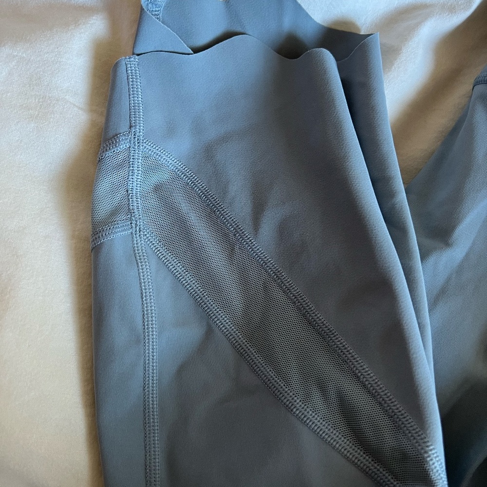 NWOT Lululemon Wunder Under HR Crop 23” Scallop Chambray - Picture 6 of 9